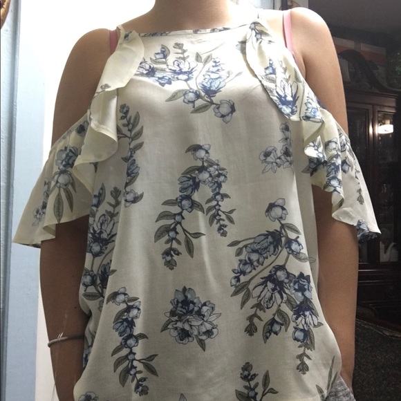 🌻HOST PICK🌻Floral Cold Shoulder Top - Picture 3 of 7